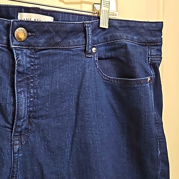 Lane Bryant Essential Denim Jeans Mis-Rise Straight Short Length - Picture 2 of 4